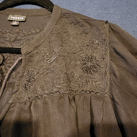 Torrid Womens blouse - Picture 3 of 5